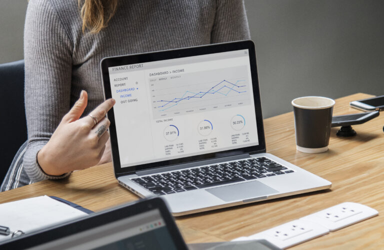 Почему арбитражники выбирают агентские аккаунты Google Ads для серых вертикалей