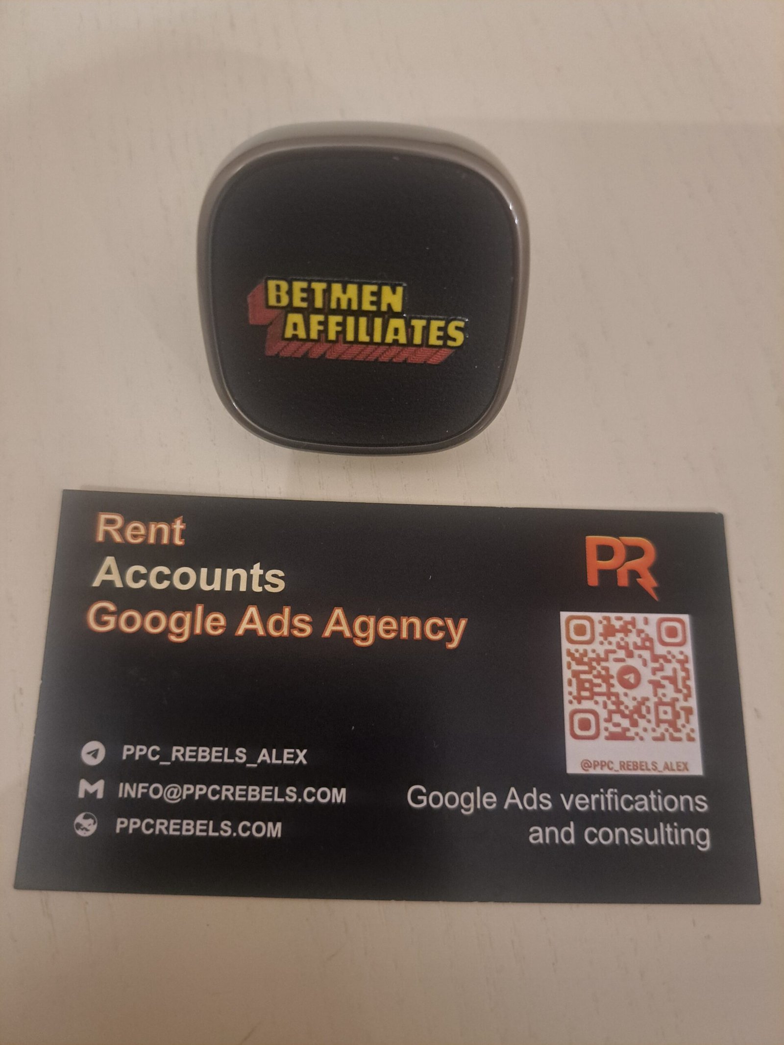 Betmen Affiliates — значок-мерч с логотипом. MAC Affiliate Conference Ереван 2026